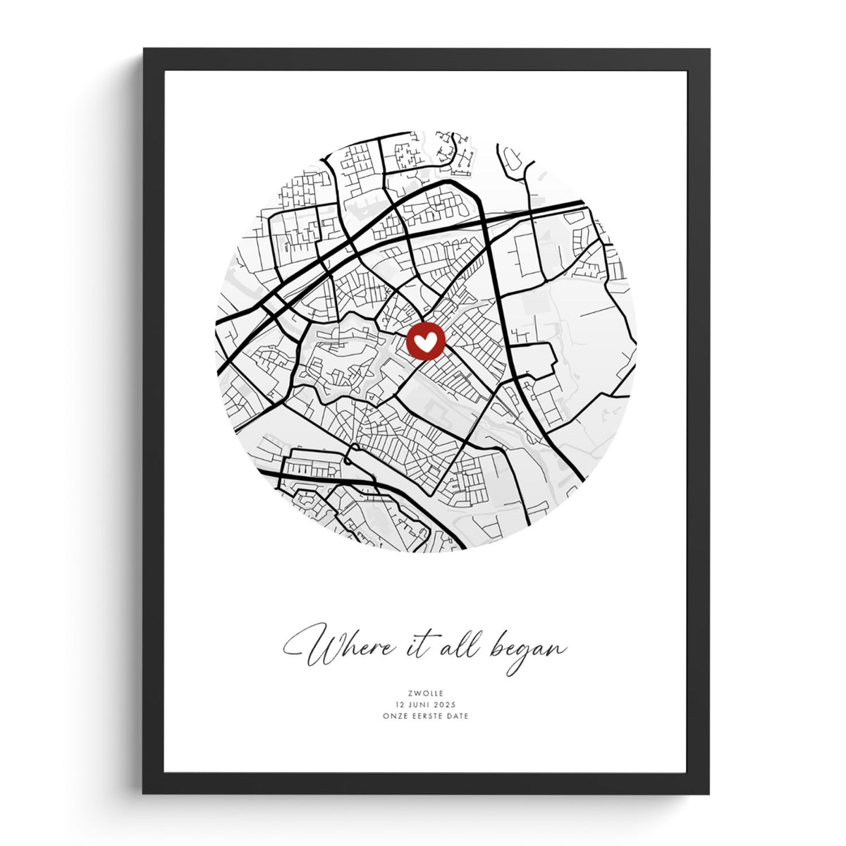 Where it all began poster met ronde stadskaart en een hartje op de exacte plek, in zwarte lijst