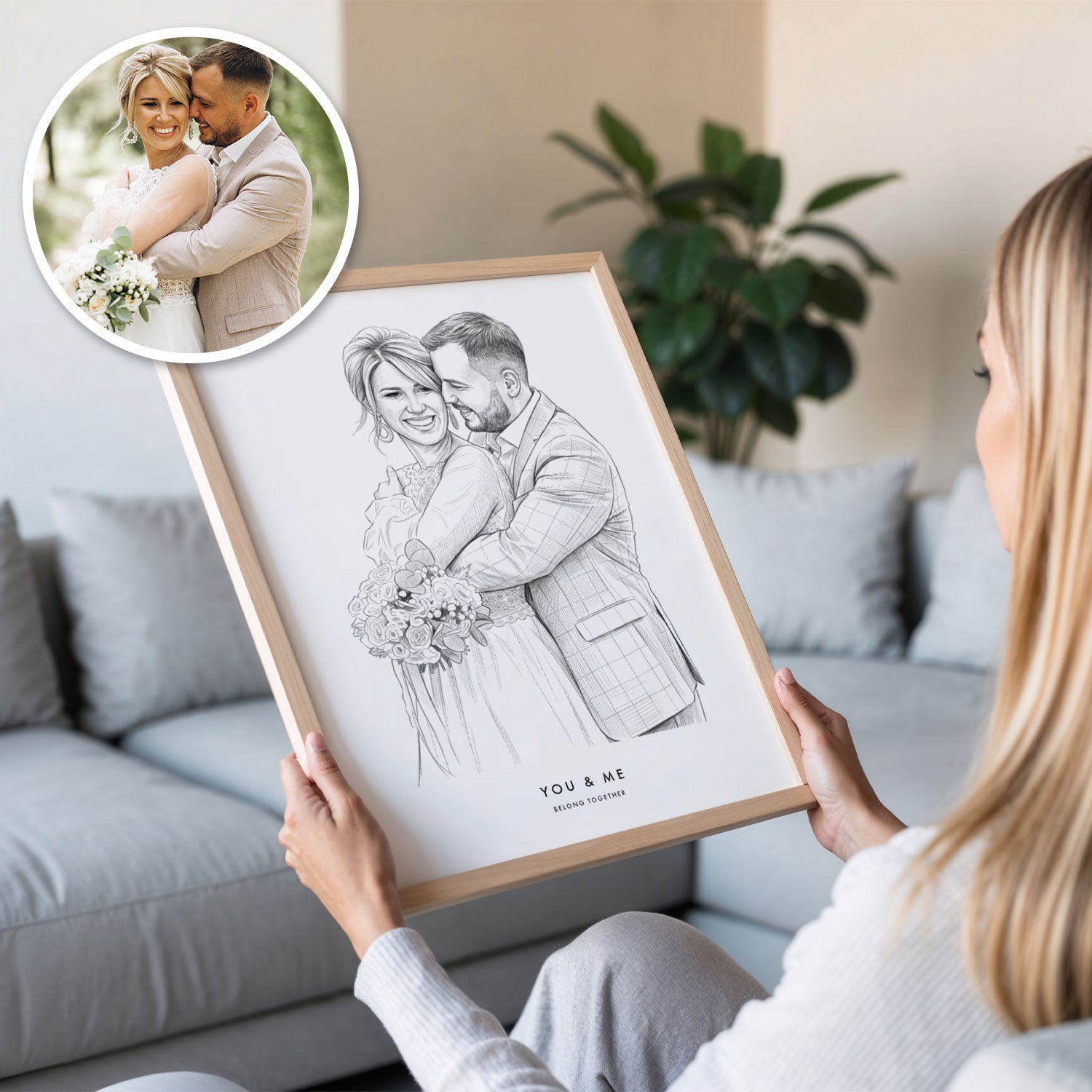 Potloodschets van bruidspaar vastgehouden in een lijst, met de originele foto ernaast